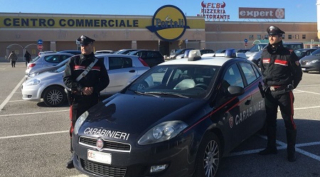 Evade dai domiciliari per comprare telefonino: arrestato L'uomo è stato scoperto dai Carabinieri