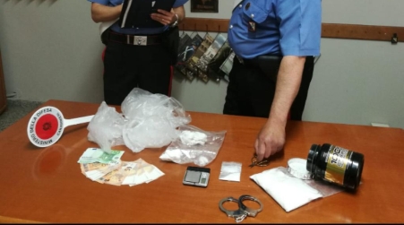 Cocaina in casa, arrestata una coppia di spacciatori Attività di contrasto agli stupefacenti da parte dei Carabinieri