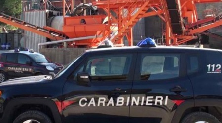 Norme tutela ambiente, controlli Carabinieri con il Noe Accertato in una ditta il deposito incontrollato di rifiuti speciali pericolosi e la presenza di un fucile sovietico