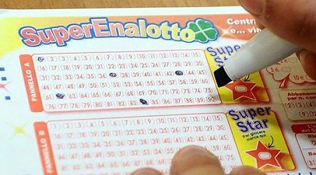 Jackpot del “SuperEnalotto” sfiorato nel territorio reggino Centrato un "5" da 32mila euro