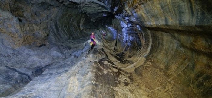 Quattro speleologi bloccati nella grotta “Fossa del lupo” Sorpresi da un'onda di piena nell'Abisso del Bifurto, si sono rifugiati in un ramo dove sono al sicuro. Soccorsi per portarli in salvo