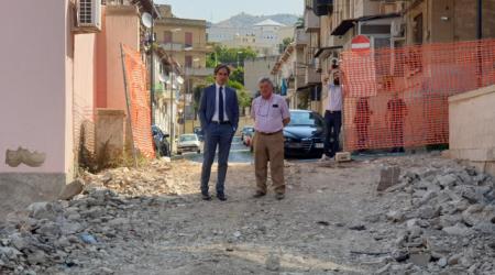 Falcomatà, sopralluogo lavori della nuova piazza a Tremulini Il sindaco assicura: "La consegna della nuova piazza è sempre più vicina"