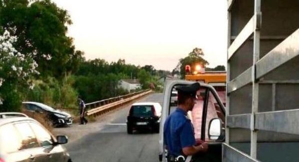 Ciclista investito da furgone: l’uomo è morto sul colpo Indagini dei Carabinieri per accertare la dinamica dell'impatto