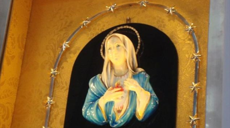 A Varapodio arriva reliquiario lacrime Madonna Siracusa Il parroco don Gaudioso Mercuri ha voluto che tale occasione di grazia fosse inserita all'interno della novena della Madonna del Monte Carmelo