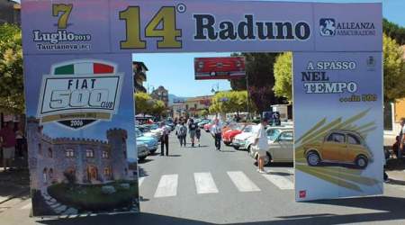 Taurianova, grande successo per raduno delle Fiat 500 Tappa anche a San Giorgio Morgeto per visitare uno dei borghi più belli d'Italia