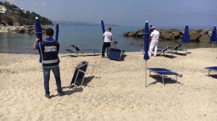 Occupazione abusiva area, sequestro attrezzature balneari L'intervento della Guardia Costiera ha permesso di restituire alla libera fruizione 200 metri quadri di spiaggia