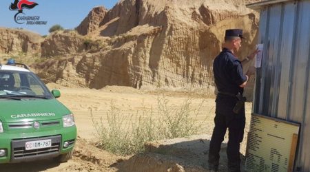 Lavori in una cava senza prescrizioni, scatta il sequestro Il proprietario dell'area è stato denunciato dai Carabinieri Forestali