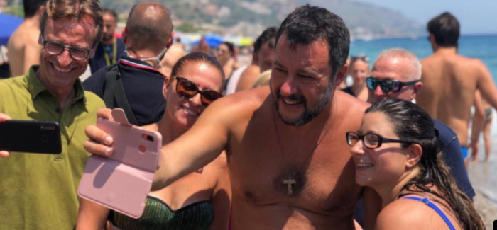 Pino Aprile: “Folle plaudenti per Salvini succubi del carnefice” Radio Cusano Campus intervista lo scrittore e giornalista Pino Aprile per parlare del tour di Salvini al Sud