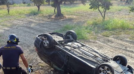 Incidente sulla statale 106, feriti infermiera e carabiniere I conducenti delle auto coinvolte nell'impatto sono stati trasportati in ospedale