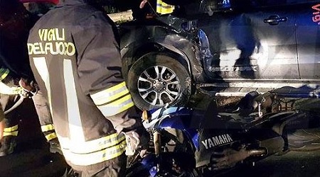 Incidente stradale sulla statale 106: grave un motociclista Feriti in maniera non preoccupante anche tre passeggeri che viaggiavano a bordo di un fuoristrada