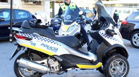 Furti in spiaggia? A Barcelona la Polizia Municipale non ti lascia “in mutande” Kit di emergenza distribuiti alle vittime