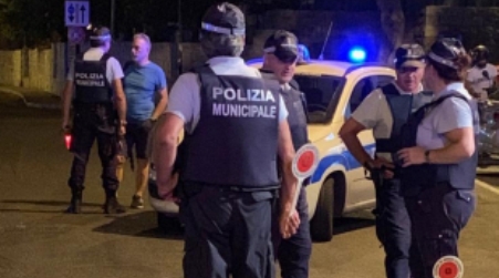 Attività sequestro merce, resistenza ad agenti: denunciato Nove automobilisti sorpresi in stato di ebbrezza alcolica: otto patenti ritirate. Controlli della Polizia Municipale