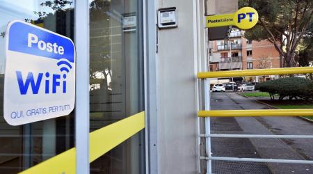 Poste italiane semplifica la vita dei vacanzieri della Locride Attraverso l’app “Ufficio postale” è possibile prenotare il proprio turno anche negli uffici postali delle località con maggiore affluenza turistica