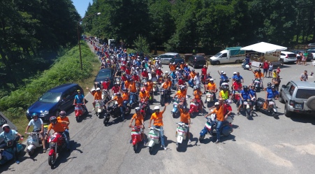 Rizziconi, record partecipanti passeggiata amicizia in vespa Manifestazione organizzata dal Vespa Club Rizziconi