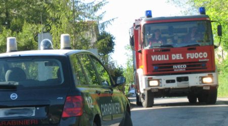 Calabria, incendio in un bar: ingenti danni alla struttura Evacuata una palazzina. Indagini dei Carabinieri sulla vicenda