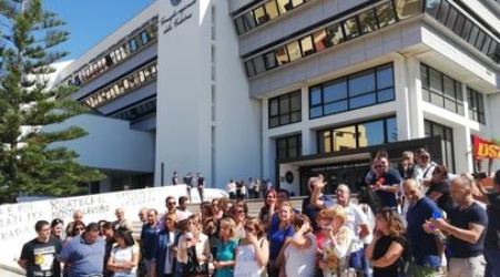 Protesta precari sanità Calabria per dire “no” al licenziamento Sit-in a Reggio Calabria davanti la sede del Consiglio regionale