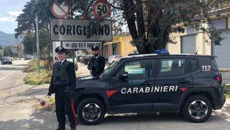 Corigliano, viola il divieto di avvicinamento all’ex Salta sul cofano della macchina, poi la minaccia di morte: arrestato dai carabinieri