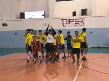 School Volley Taurianova vince Jolly Cinquefrondi e accede alla finale Grande battaglia domenica sera al Palabonini di Cinquefrondi per la conquista della Finale della Coppa Territoriale maschile Sergio Sorrenti nel girone B