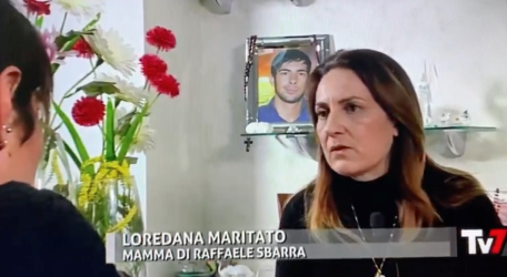 “Quando vi mettete in macchina non pensate solo a voi stessi, ma anche alla vita degli altri” L'accorato appello su RAI 1 di Loredana Maritato, la mamma di Raffaele Sbarra, il 21enne ucciso da un automobilista ubriaco