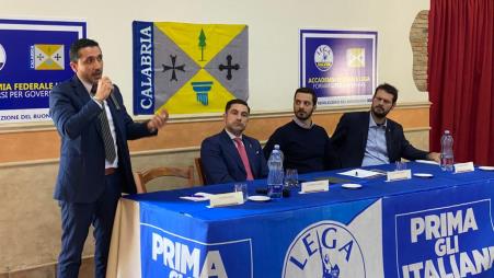 Accademia Federale Lega-Calabria: Concluso il seminario di Geopolitica A dare il benvenuto ai relatori dell’Accademia Federale presso la Masseria i Risi di Lamezia è stato l’On. Furgiuele il quale ha aperto l’incontro con i saluti assieme al responsabile regionale Accademia Federale Antonio D’Alessi