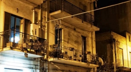 Reggio Calabria, 25enne cade dal balcone e muore L'evento si è verificato l'altro ieri nei pressi del quartiere "Sbarre", trasportata all'ospedale purtroppo non c'è stato nulla da fare