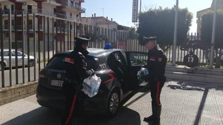 I carabinieri sventano un tentativo di suicidio nel reggino Nella località Rocca del Capo, nei pressi del santuario della Madonna del Mare, un uomo di 47 anni, ha minacciato di lasciarsi cadere nel vuoto in un dirupo