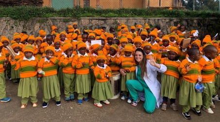 Giovane dottoressa di Taurianova in missione umanitaria nella Tanzania La dott.ssa Federica Martino, giovane taurianovese che ha brillantemente conseguito la laurea in Medicina e Chirurgia con votazione di 110 e lode e attualmente specializzanda presso l'Università di Tor Vergata di Roma, all'ultimo anno di formazione presso l'AOU San Luigi Gonzaga di Torino