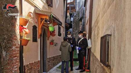 San Giorgio Morgeto, i Carabinieri reggini consegnano computer portatili ai bambini per lo studio a distanza Iniziativa solidale organizzata dal dirigente scolastico, con l’aiuto dei Commissari prefettizi e dei Carabinieri della Stazione