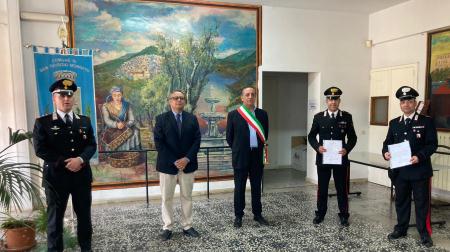 San Giorgio Morgeto, Marziale, encomio a carabinieri che hanno salvato il bambino di due anni Pasquale Crupi, Commissario prefettizio della terna straordinaria che guida il Comune, il quale ha fatto sapere di avere inoltrato alla prefettura reggina ‘il conferimento ai due carabinieri di una medaglia al valor civile il Capitano Marco Catizone, Comandante la compagnia dei carabinieri di Taurianova