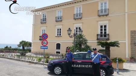 Operatori turistici calabresi, rubano corrente e vengono arrestati dai carabinieri Una furbata che costa cara