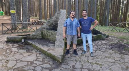 Delianuova, brano per percussioni inedito su Carmelia e l’Aspromonte na opera di alto spessore nusicale quella realizzata da Fabián Pérez Tedesco, maestro percussionista, intitolata ‘Acqua di Carmelia’; Perez ha dedicato il brano al M° Matteo Pietropaolo