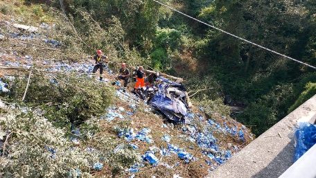 Incidente sulla Limina, un uomo perde la vita Era a bordo di un mezzo pesante ed è precipitato in una scarpata ad una profondità di circa 20 mt