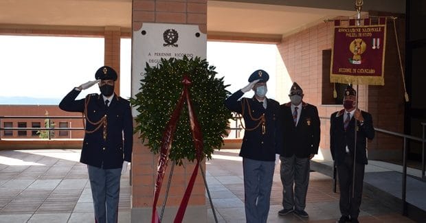 Questura di Catanzaro : una corona di alloro per ricordare i caduti della Polizia di Stato