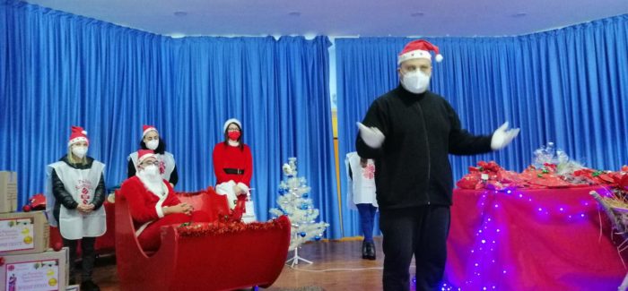 Pacchi dono alla parrocchia Santa Famiglia di Palmi Quasi un centinaio di famiglie speciali questo Natale hanno ricevuto il loro pacco dono. Un’operazione forte quella voluta della parrocchia Santa Famiglia