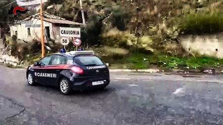 Operazione “Kaulon badge”, sospesi i “furbetti del cartellino” nel reggino, si tratta di 5 dipendenti Inps In 6 mesi tutti gli impiegati, ad eccezione del responsabile dell’ufficio, si sono assentati ingiustificatamente più di 900 volte per un totale di circa 400 ore