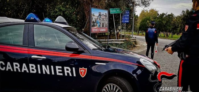 Taurianova. All’interno di un locale pubblico a consumare alimenti e bevande oltre il normale orario di apertura Sanzioni fino a 4800 euro, per il titolare anche chiusura dell’attività per 5 giorni 