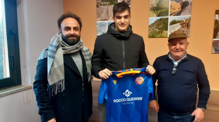 Cittanova Calcio, ingaggiato il forte difensore centrale Michele Zinfollino Questo percorso sportivo, aperto e partecipato, opera in prospettiva, seguendo una precisa programmazione che guarda alla crescita del movimento calcistico locale e del territorio