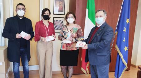 Donazione dell’Istituto comprensivo “Monteleone – Pascoli” di Taurianova  di mascherine e gel igienizzante alla Caritas Diocesana E alla Parrocchia “Maria SS. delle Grazie” di Taurianova,  per  le persone bisognose