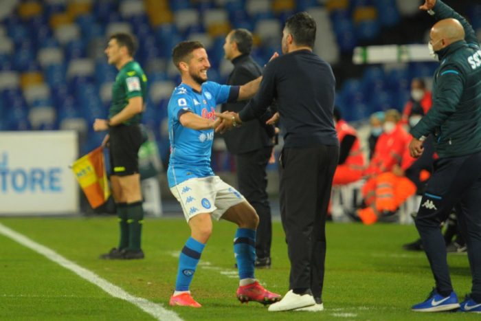 Mertens trascina il Napoli, 2-0 nel derby col Benevento