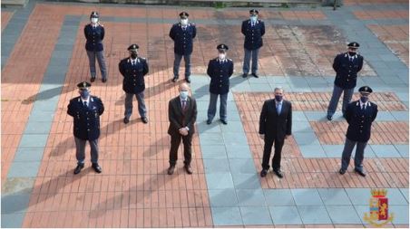 Questura di Catanzaro: il benvenuto a nuovi Vice Ispettori della Polizia di Stato Il Questore, nel congratularsi per il traguardo raggiunto e nell’augurare loro sempre maggiori soddisfazioni lavorative