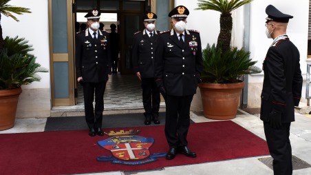 Visita del nuovo comandante generale dell’arma dei carabinieri Teo Luzi al comando interregionale “Culquaber” La cerimonia si è svolta nella scrupolosa osservanza delle prescrizioni sanitarie volte al contenimento epidemiologico da COVID19, alla presenza dei Comandanti delle Legioni di Sicilia e Calabria