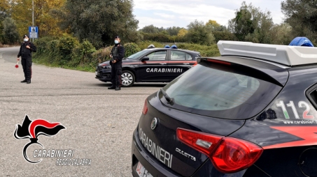 Gioia Tauro, intensificati i controlli con denunce e diverse sanzioni Durante un controllo su strada, i militari della Sezione Radiomobile, hanno fermato un furgone frigorifero con a bordo un soggetto del posto, che trasportava generi alimentari in cattivo stato di conservazione