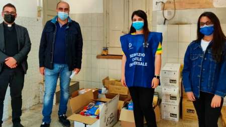 “Share your food & clothes”: la gara di solidarietà che ha animato la popolazione melicucchese L’iniziativa che in queste settimane vede come protagonisti i ragazzi del “Servizio Civile Universale” e l’Amministrazione Comunale di Melicucco guidata dal Sindaco Arch. Salvatore Valerioti