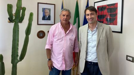 Billari ha incontrato il commissario Agostinelli In un clima di grande cordialità l'ammiraglio Agostinelli ha aggiornato il consigliere Billari sull'evoluzione delle principali questioni che riguardano il porto di Gioia Tauro