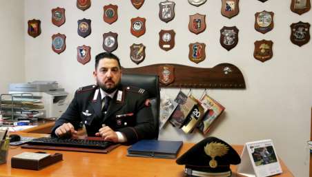 Il Maresciallo Capo Davide Lombardo lascia il Comando della Stazione Carabinieri di Bagnara Calabra Il sentito ringraziamento di tutto il Comando Provinciale ad un Comandante di Stazione che si è distinto per senso del dovere e attaccamento ai valori dell’Arma in quattordici anni di servizio