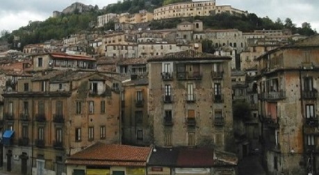 Cosenza Centro storico, la cura della città, crolli materiali e simbolici Di Pino Scaglione (professore di Progettazione Urbana presso l'Università di Trento)