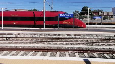 Gioia Tauro, il sindaco Aldo Alessio chiede di istituire la fermata di “Italo” alla stazione ferroviaria La superiore istanza è formulata nell'interesse del più ampio bacino di utenza costituito dalla popolazione dei paesi del comprensorio della Piana