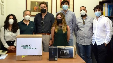 Taurianova, Associazione “Risorse”, la sonda ecografica, acquistata con la raccolta solidale di fondi, è stata consegnata Il dott. Giovanni Calogero dopo la donazione ha voluto ringraziare le due associazioni, Risorse e MedFuture per la donazione, a nome suo e di tutto il personale, così come dei medici dell'Usca