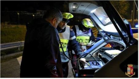 Operazione Roadpol “Alcohol & Drugs”: la Polizia Stradale contro la guida in stato di ebbrezza alcolica Nella giornata di domenica 20 giugno la Polizia Stradale sarà impegnata in una vera e propria maratona di controlli che si svolgeranno nell’arco delle 24 ore