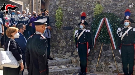 S. Giorgio Morgeto, intitolazione di una strada e un largo cittadino al carabiniere scelto Pasquale Camarda La cerimonia, fortemente voluta dalla Commissione straordinaria del Comune e dall’Arma dei Carabinieri, ha consentito di commemorare il giovane militare che ha donato la vita nell'adempimento del proprio dovere